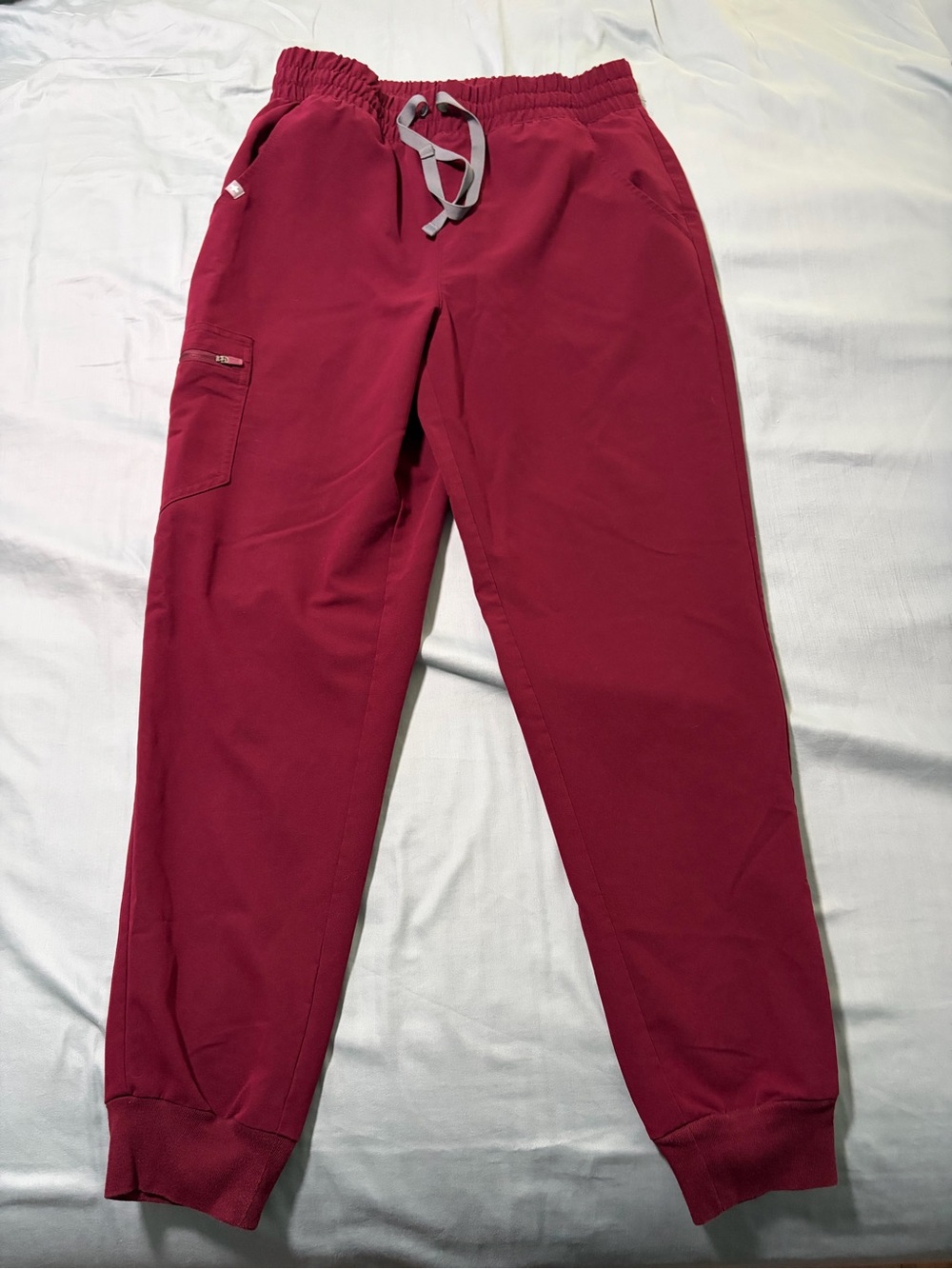 Figs Women’s Drawstring Jogger Pants in Burgundy